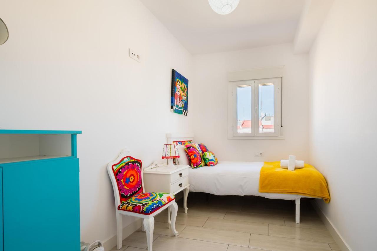 Apartment Wide And Colourful- 3bd 1bth- Triana Sevilla